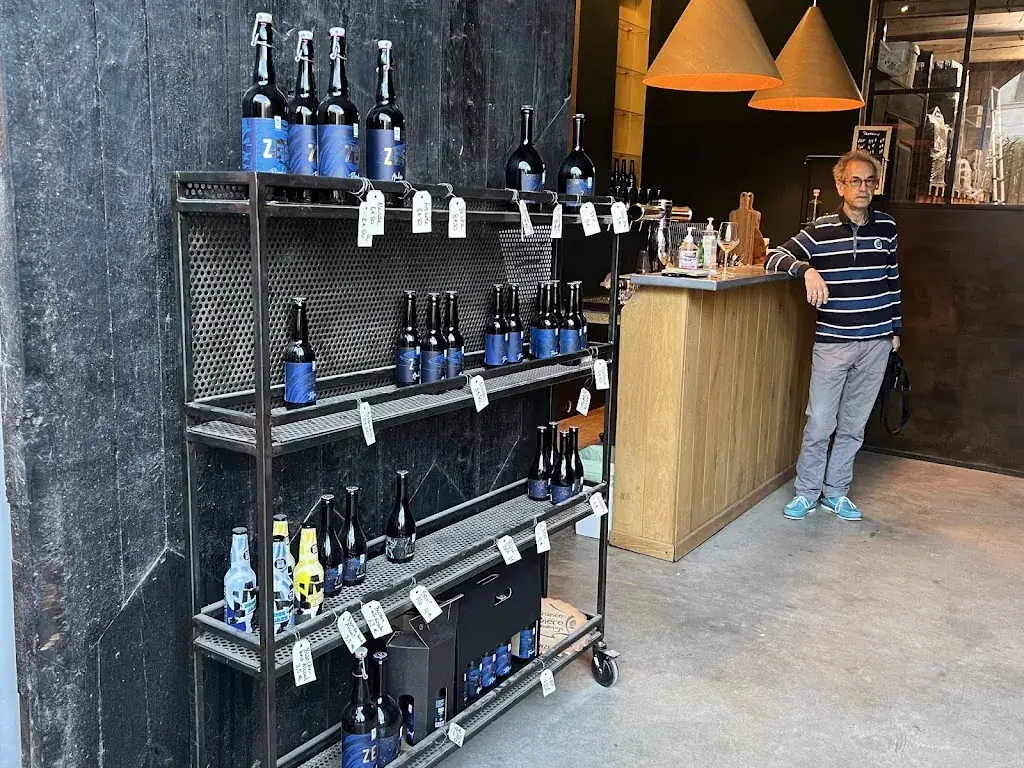 Brasserie Du 5 Bis I Microbrasserie I ZEF Bière Artisanale Bio I Bar à Bières Vin Nature Tapas restaurant in Palme