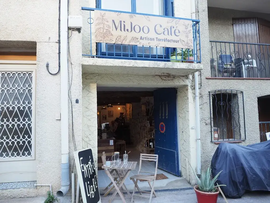 MiJoo Café restaurant in Palme