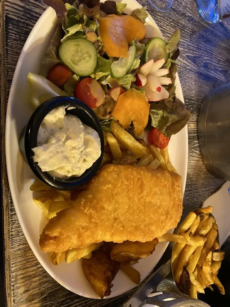 Alireza Javadian_Le QG_Grande-Motte_review