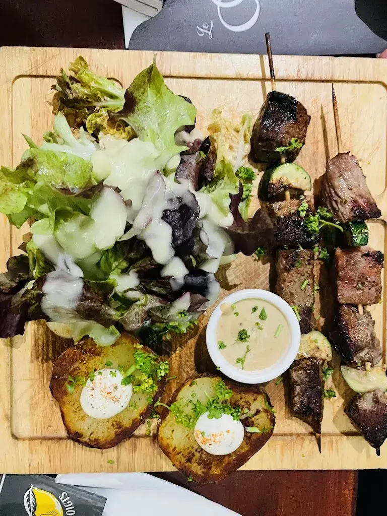 Mirosław Dąbrowski_Le QG_Grande-Motte_review