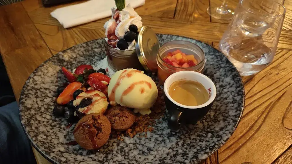 florence dumais_ENTRE TERRE ET MER_Grande-Motte_review