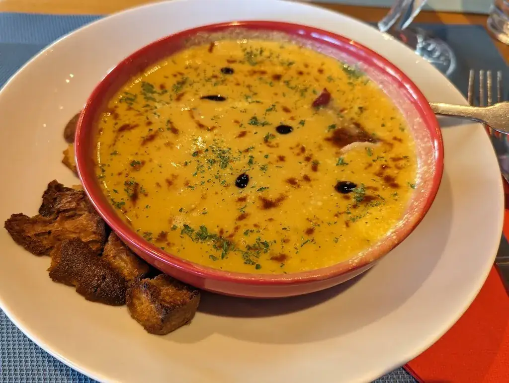 Stephen Hailey_Le Bar Qui Mange_Magland_review