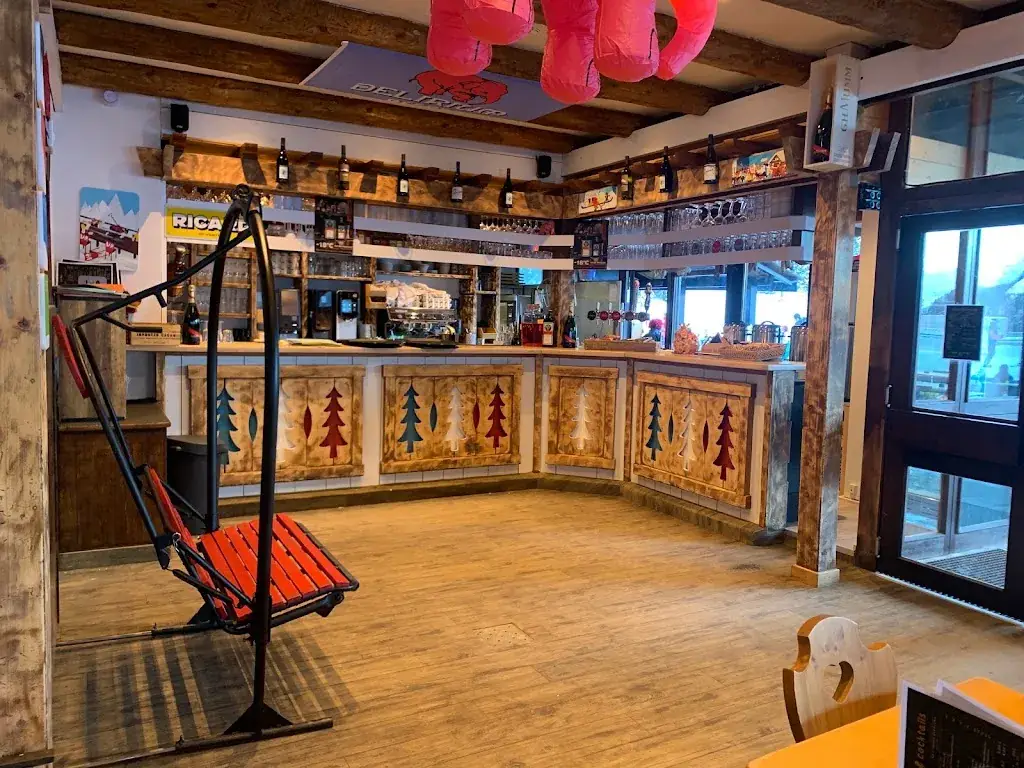 Le Bar Qui Mange_Magland_slider_image_1