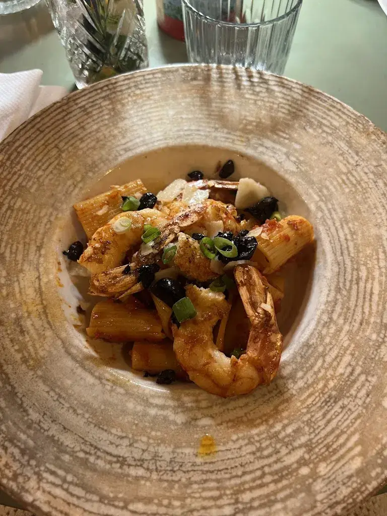 Laura Hmbt_Ponant Sur Berges_Grande-Motte_review