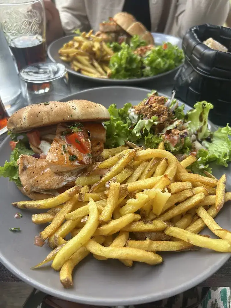 NORA BOUDIH photographe_Le 11_Salvetat-Saint-Gilles_review