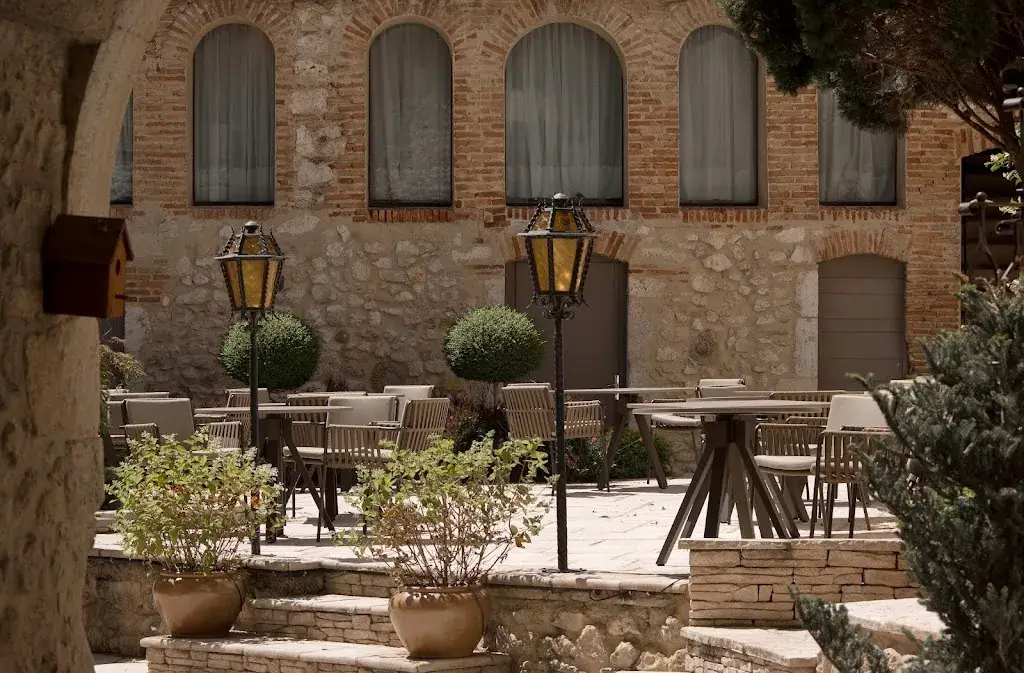 Domaine du Colombier, Hôtel & Restaurant 4 étoiles restaurant in Malataverne