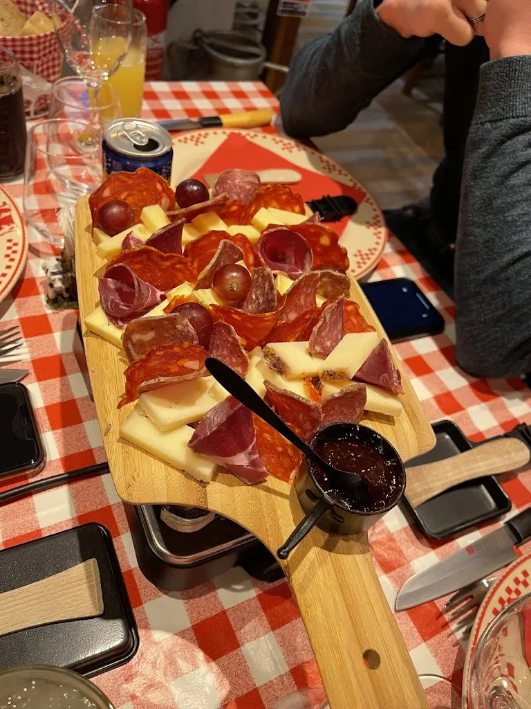 frederic cabrera_La fromagerie_Tour-du-Crieu_review