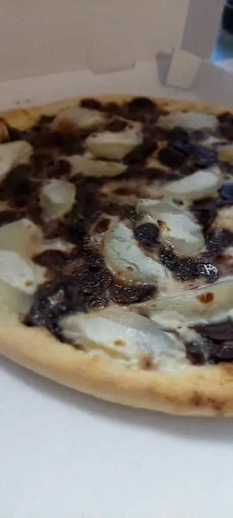 M. A. _Pizza la torra_Tour-du-Crieu_review