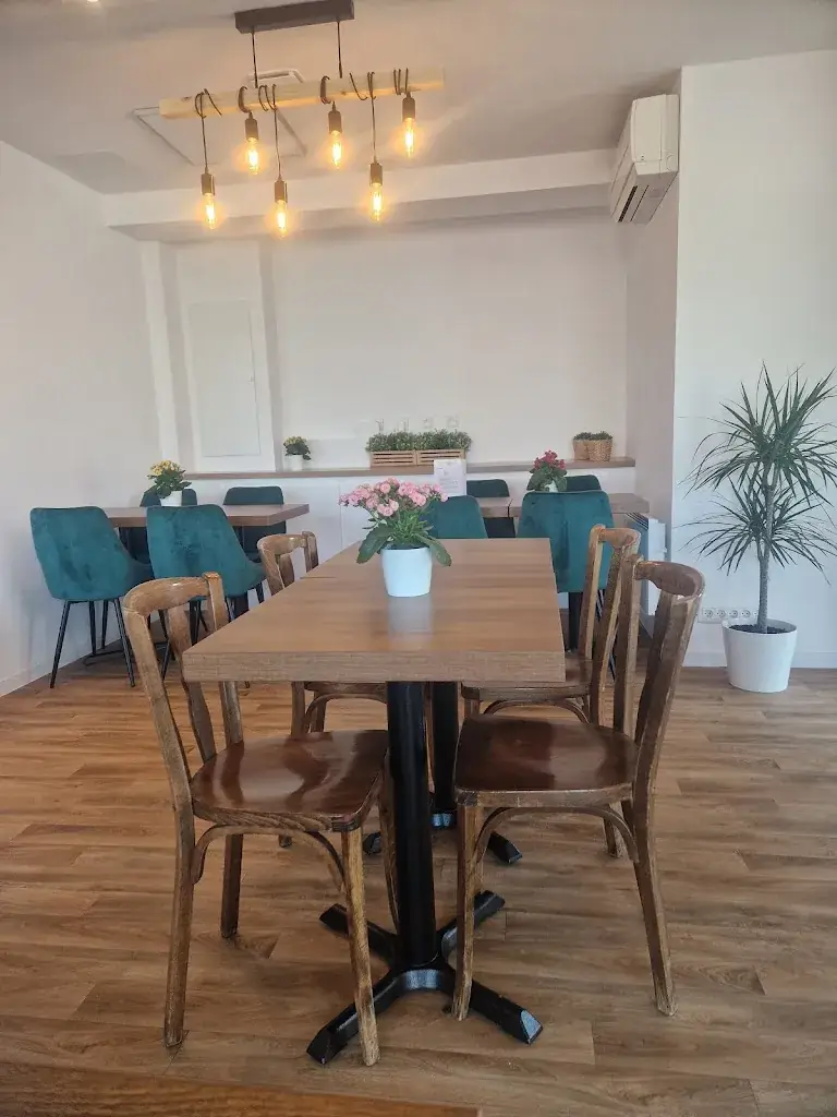 Occitane Café restaurant in Labastidette