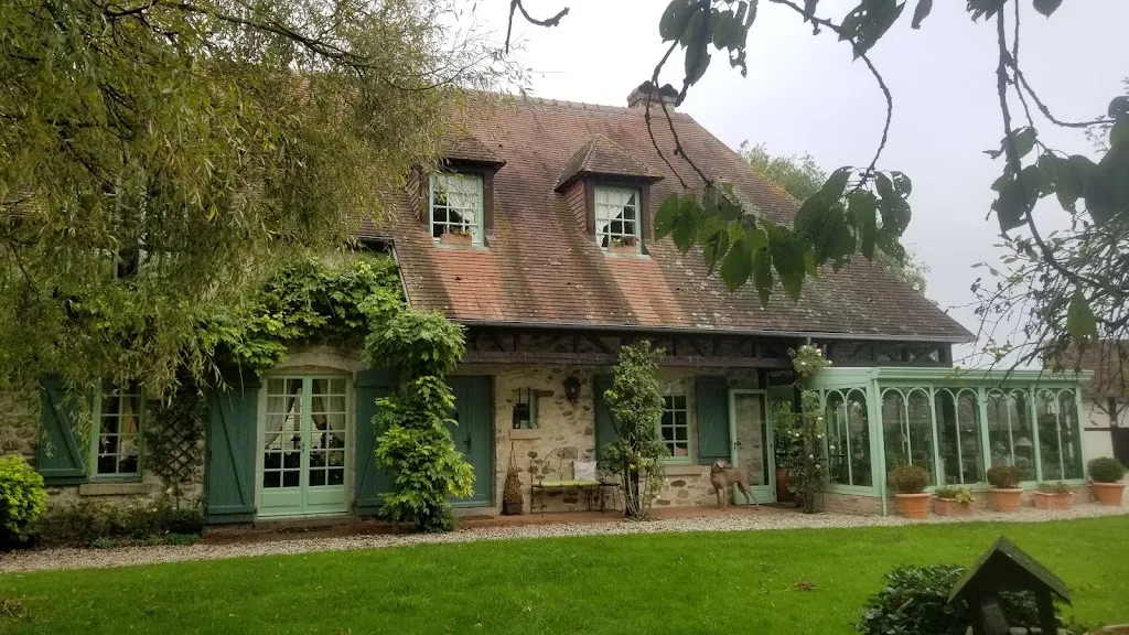 Misaghi Designs_Chez Hélène_Théminettes_review