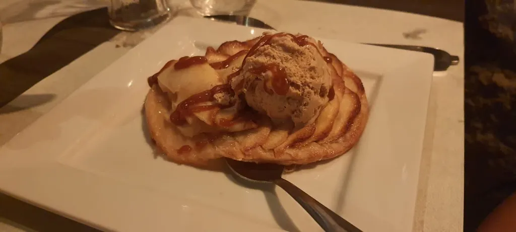 Maarten van den Hooven_Chez Hélène_Théminettes_review