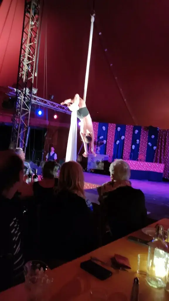 rené leon_La Maison du Saula_Lafrançaise_review