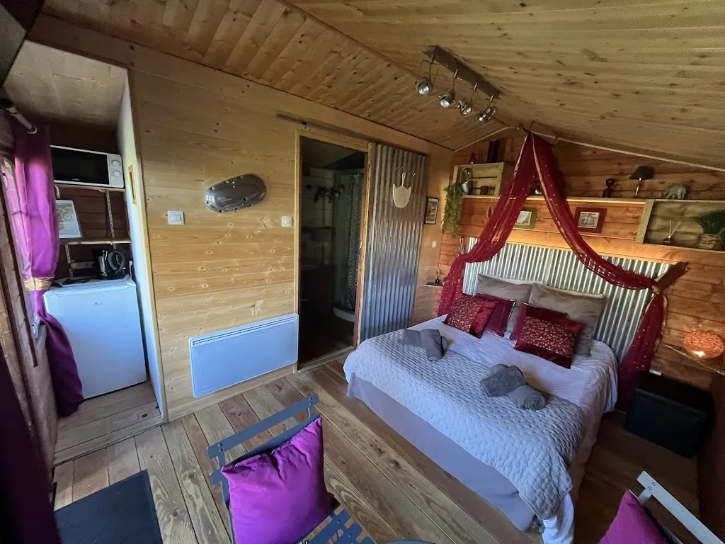 Le Maloya - Chambres d'hôtes independantes - Chambre Balneo_Lacaune_slider_image_2