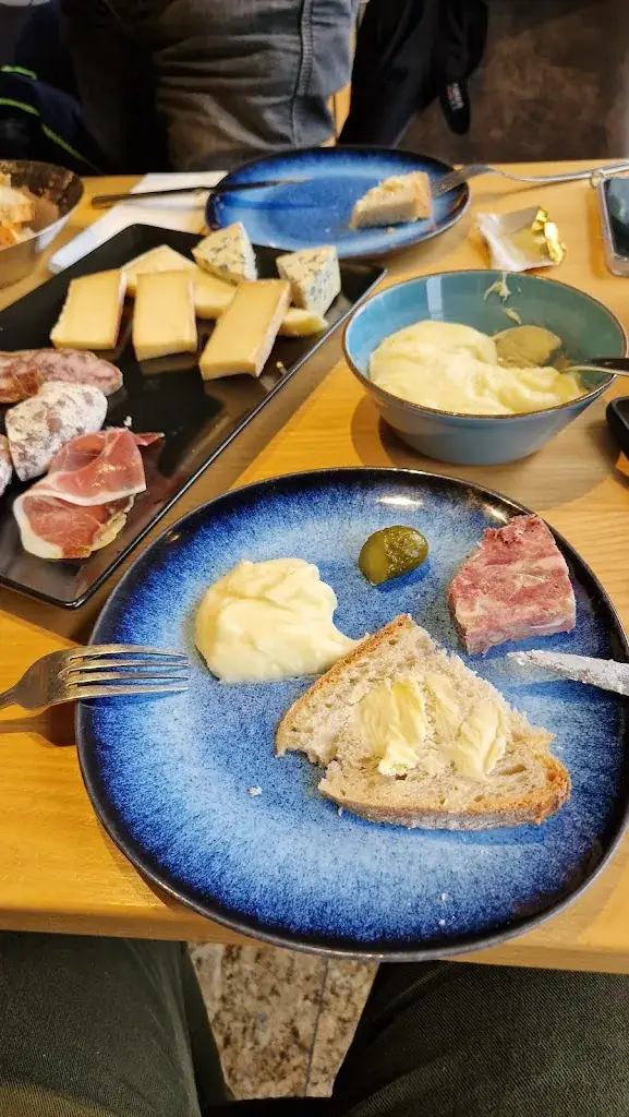 Ivan Ivanov_Brasserie l'Abeille_Laguiole_review