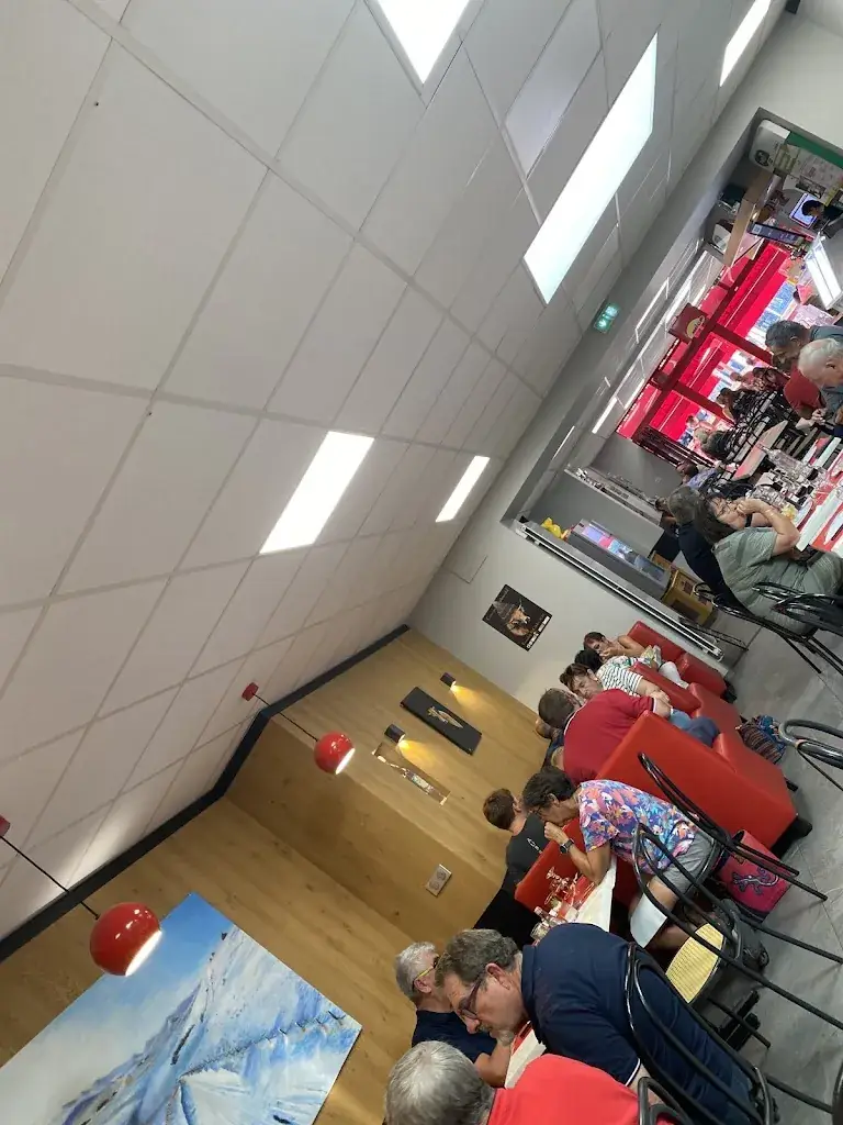 Angélique R8888_Café Francais_Laguiole_review