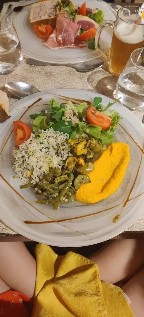 Flowapowa_Logis hôtel restaurant Cazes A Arazat_l'Église_review