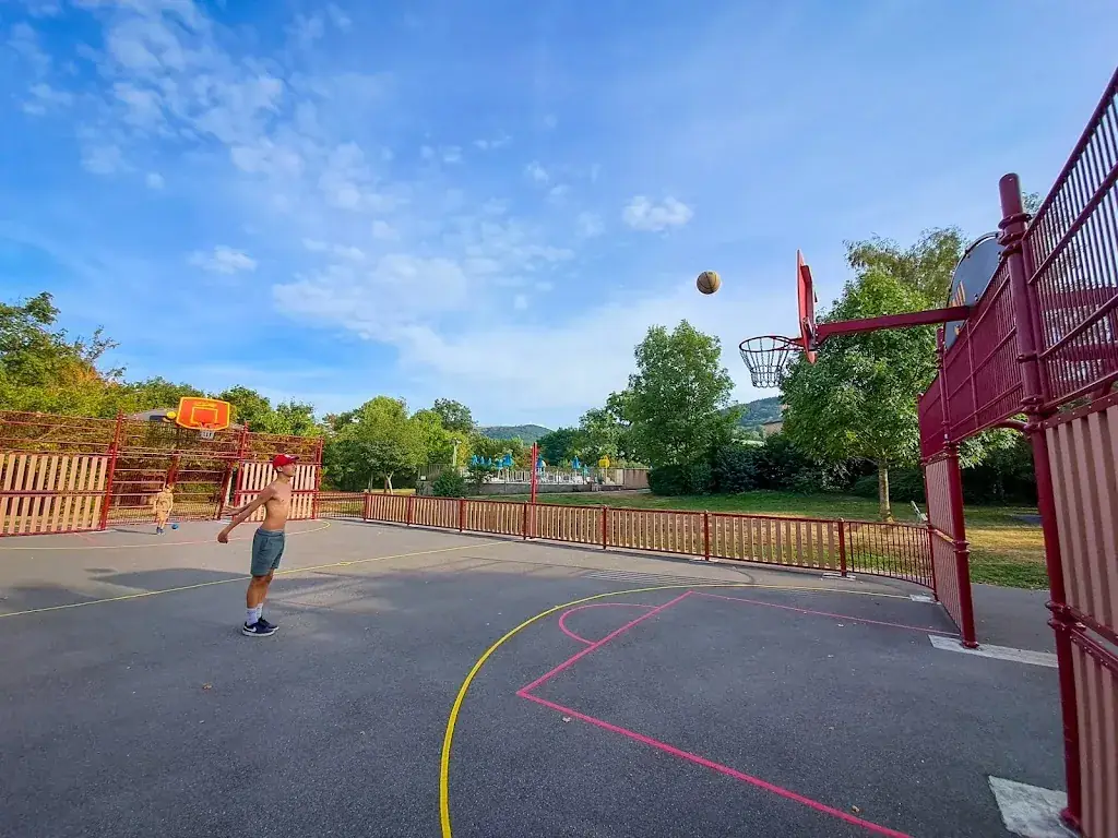 Jemma Beedell_Camping La Grange De Monteillac_l'Église_recensione