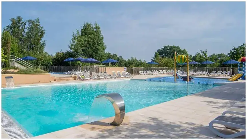 Camping La Grange De Monteillac_l'Église_slider_image_3