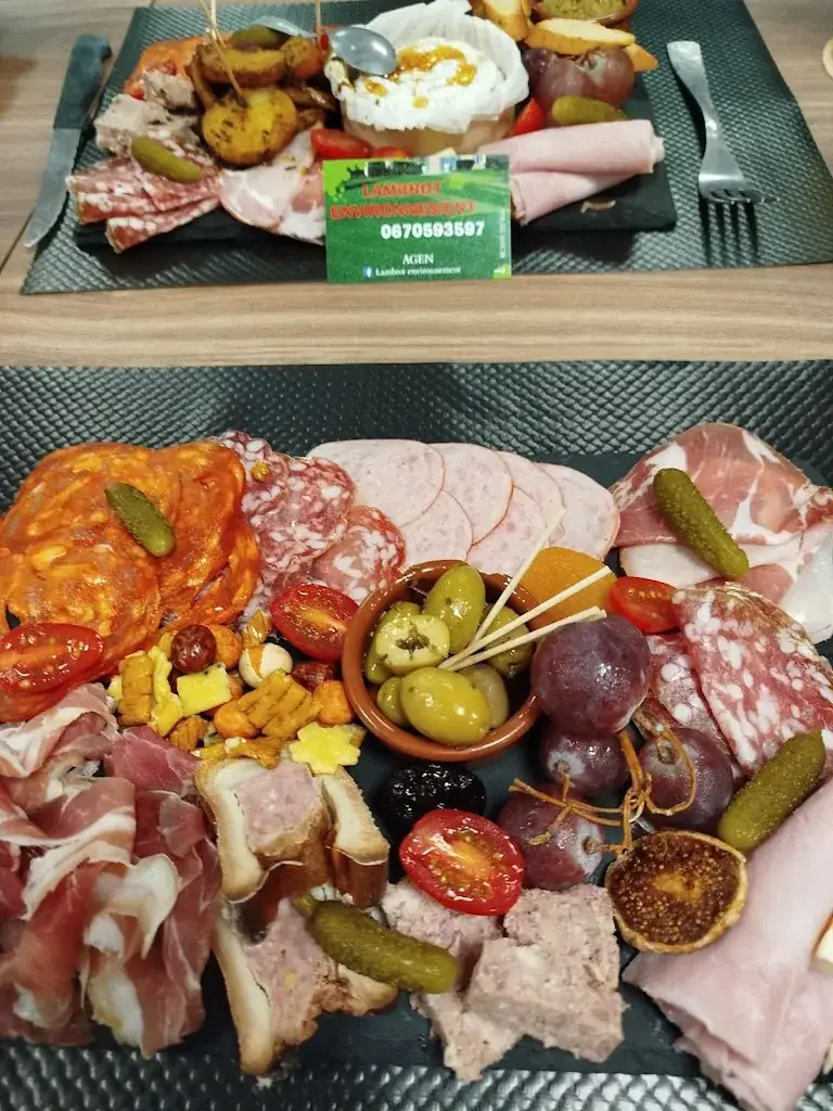 On Off café restaurant in Lamagistère