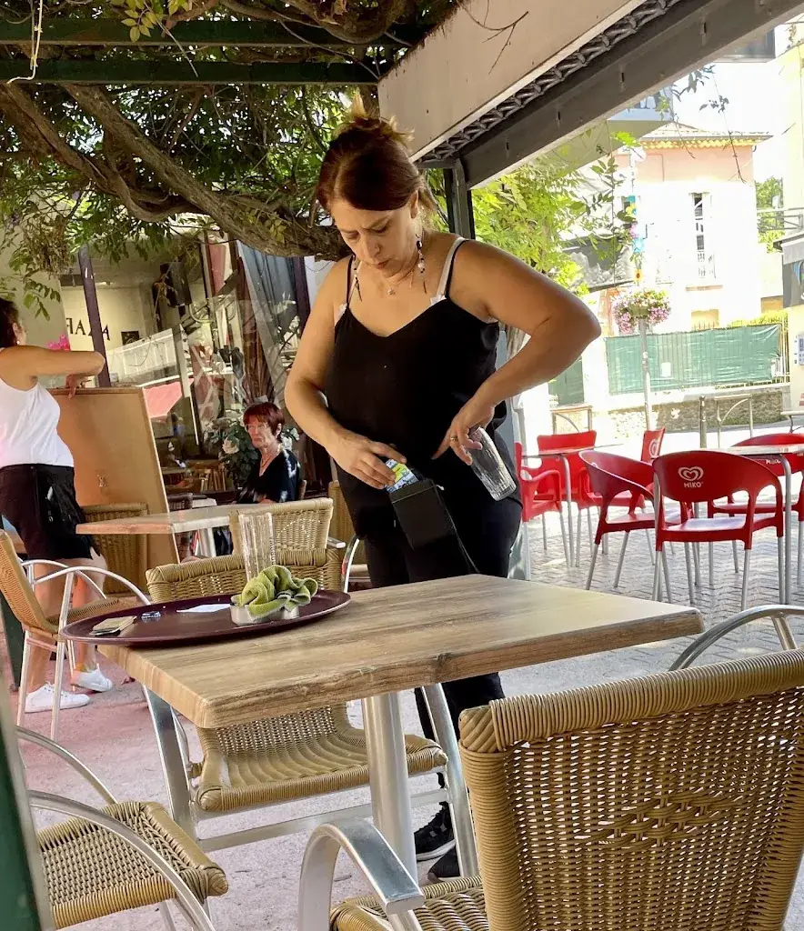 Adrian FIU_La Terraza_Lamalou-les-Bains_review