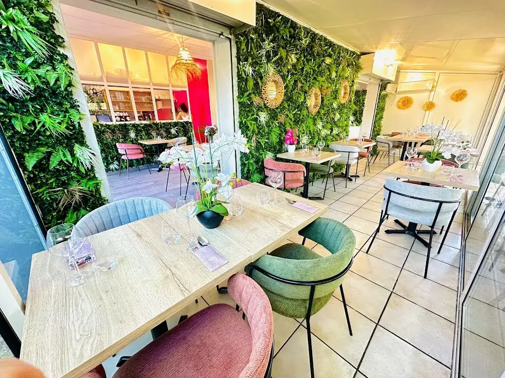 Demoiselles d’Asie_Langlade_slider_image_1