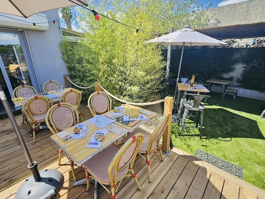 Demoiselles d’Asie_Langlade_slider_image_3