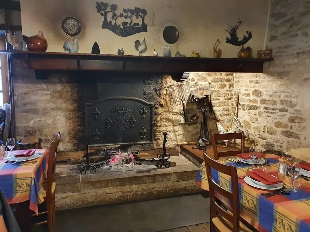 LOU BOURDIE Restaurant in Bach