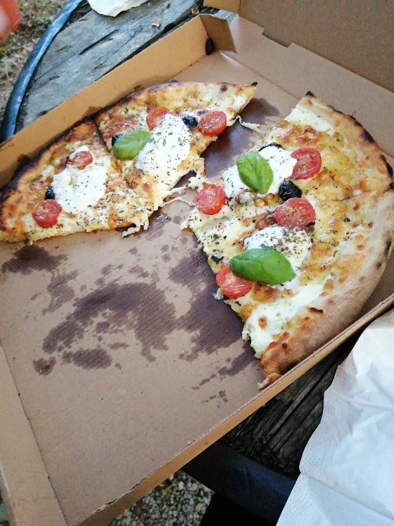 Classic Pizza restaurant in Lalbenque