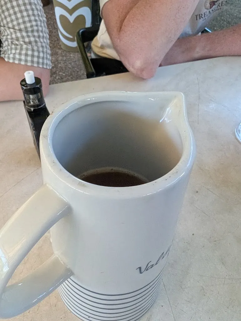 Justine Breux_Le Chaudron du Roc_Laroque_review