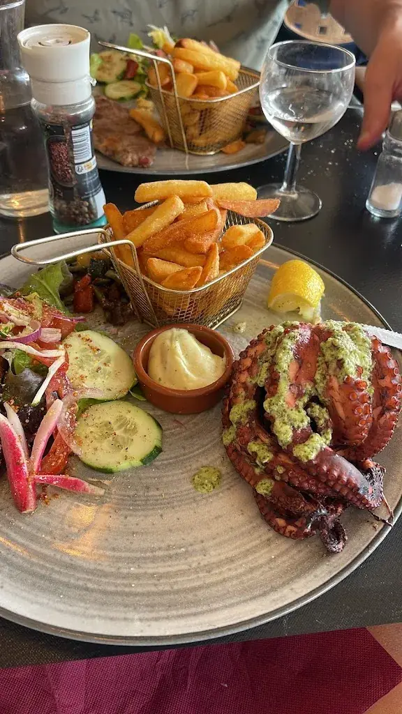 Anna Florentseva_Restaurant l'Oasis Gorges de l' Hérault_Laroque_review