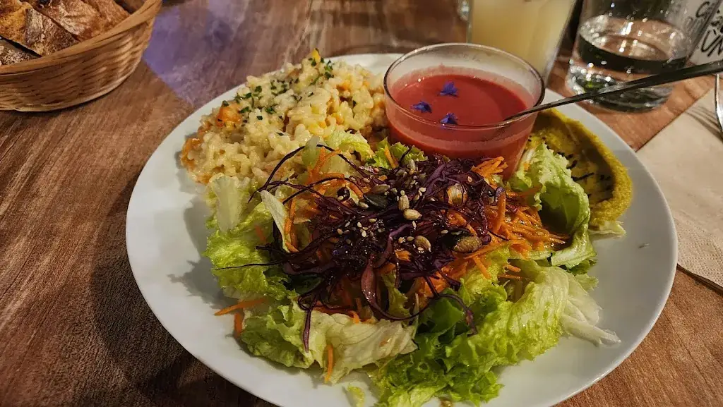 Malcolm Stokes_Café Plùm_Lautrec_review