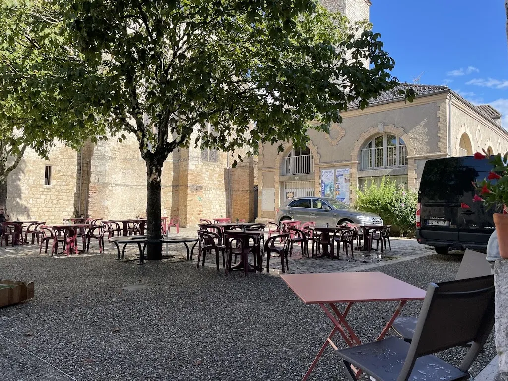 Cafe du commerce restaurant in Lauzerte