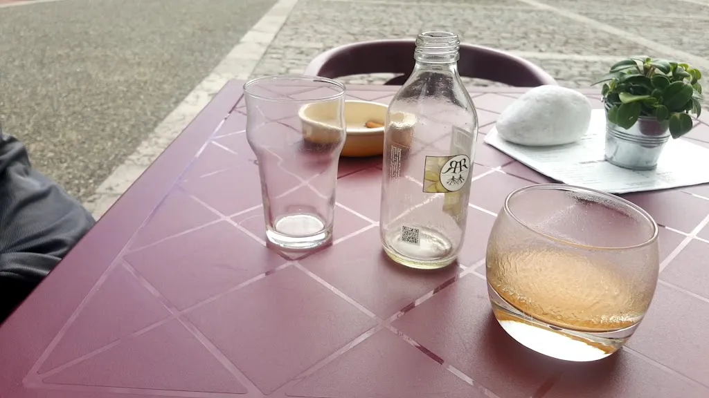 Cafe du commerce_Lauzerte_slider_image_2