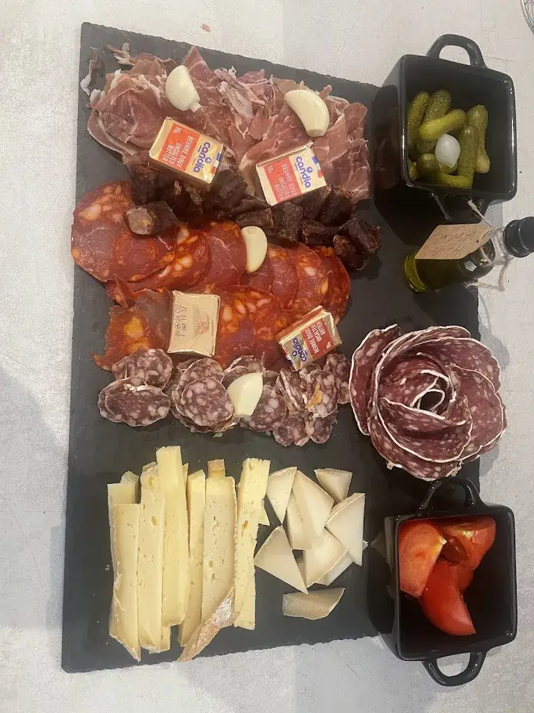 Menu_DimDim Bar_Lavernose-Lacasse_image_1