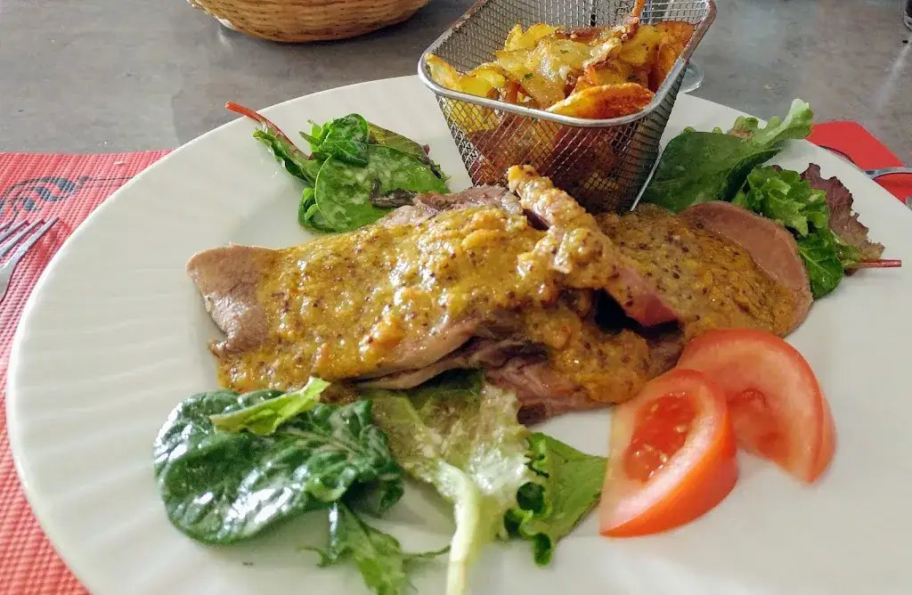 Austin Davenport Grier_La Source_Fauga_review