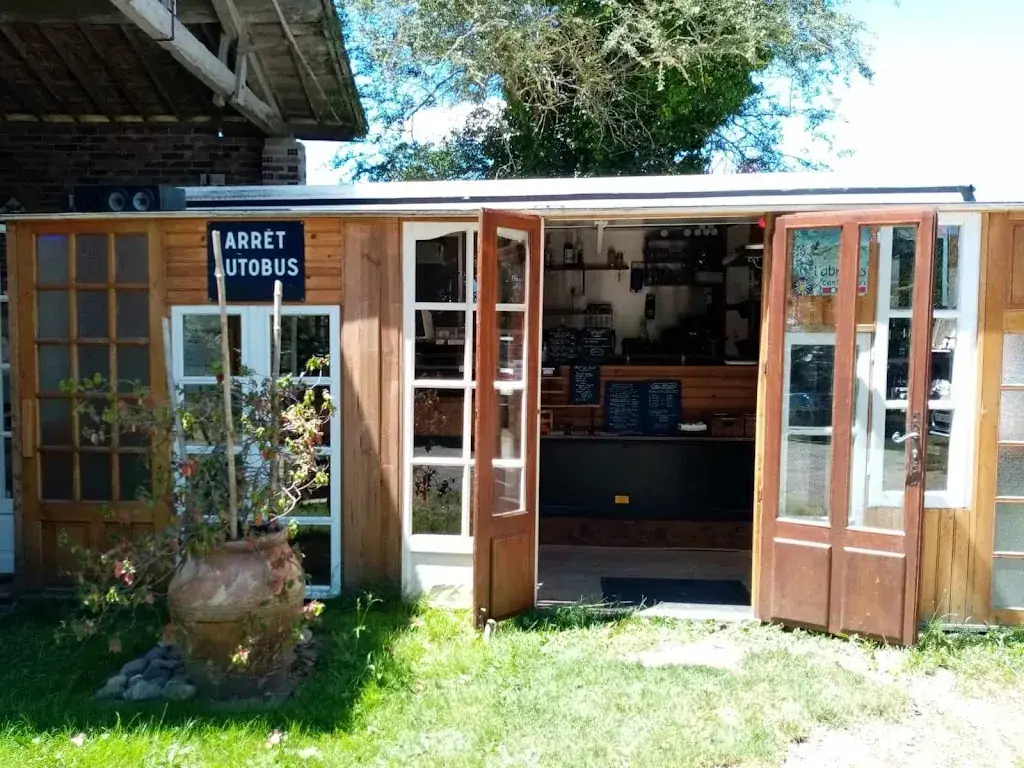 ISABELLE RIVIERE_L'ABRI-BUS_Fousseret_review