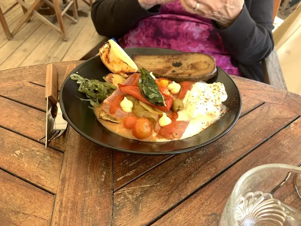 Ira Faro_Le mouton Bleu_Barcarès_review