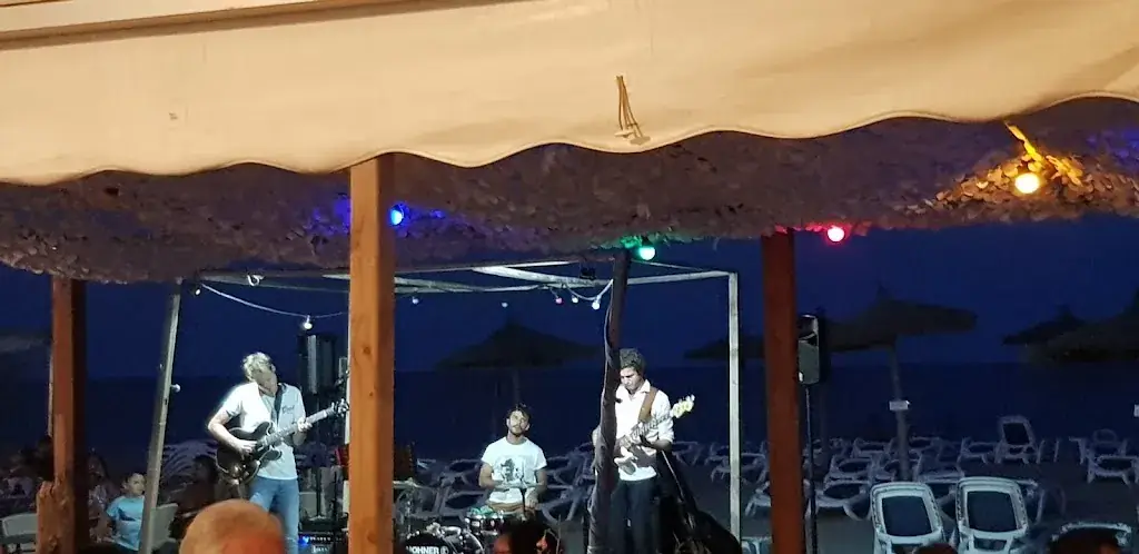 Christian ward_Le mouton Bleu_Barcarès_review