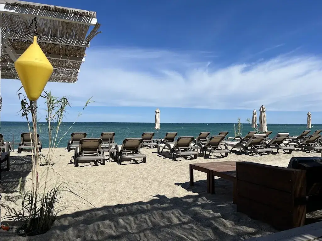 Luke E. Hauser_La Perla Plage_Barcarès_review