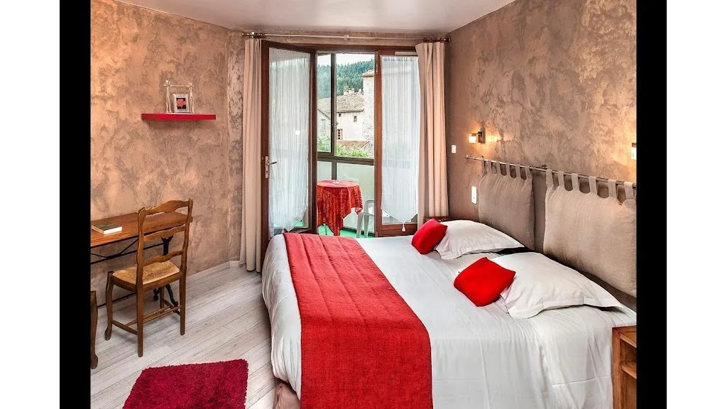 Logis Hôtel des Voyageurs Restaurant in Malzieu-Ville