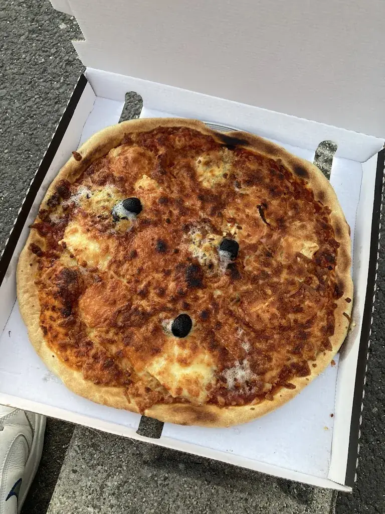 noe guillois_Pizza Concept 70 - distributeur le Malzieu-ville_Malzieu-Ville_Bewertung