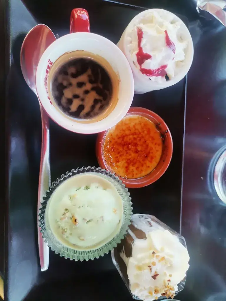 Emilie Brisedou_Chez tati_Canet_review