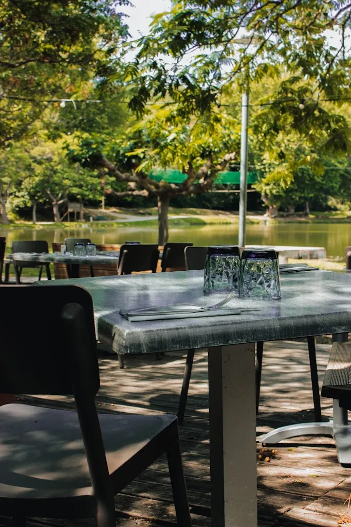 La Casa du Lac Restaurant in Soler