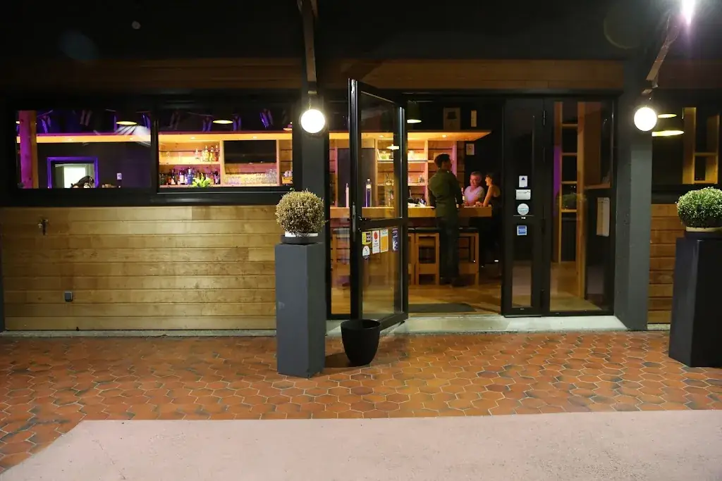 Le Blackwood restaurant in Sequestre