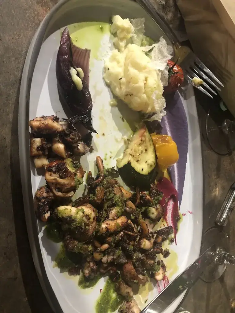 Robert O'Dowd_Le Dauphin_Grau-du-Roi_review