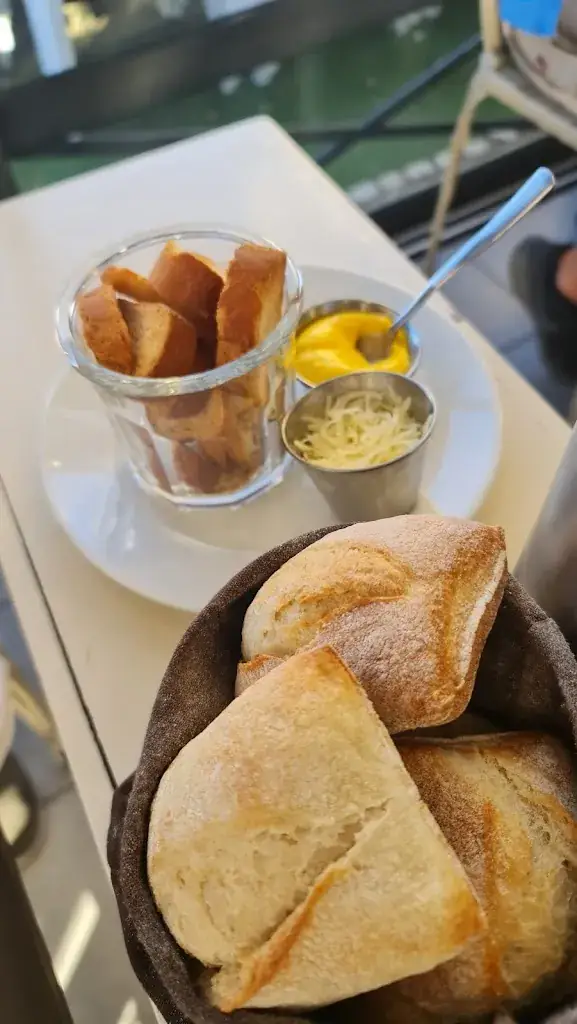 Petronella Wa_Restaurant Le Galion_Grau-du-Roi_review