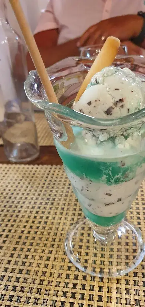 Sharon A_L'Encierro_Grau-du-Roi_review