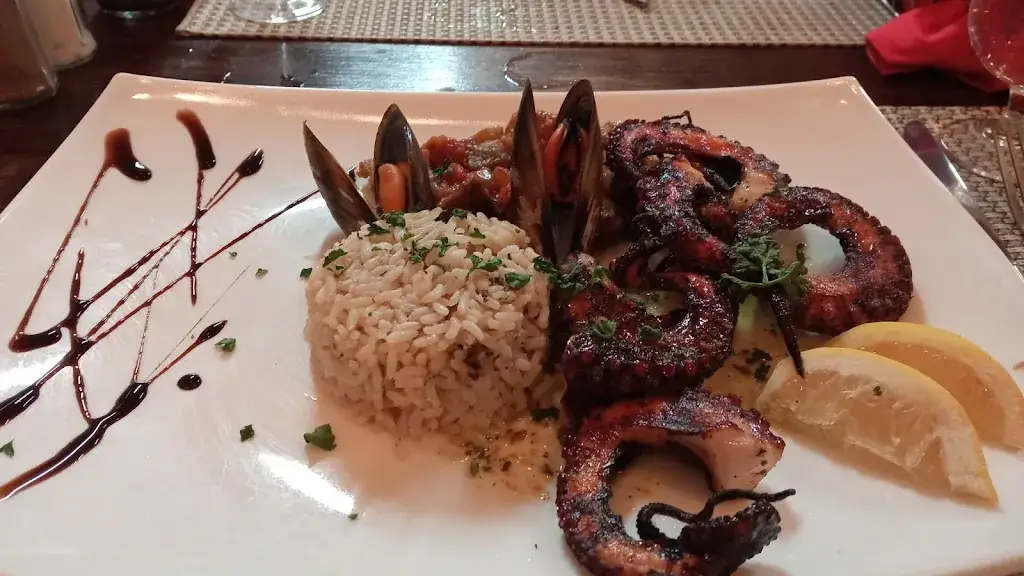 Kim Cass_L'Encierro_Grau-du-Roi_review