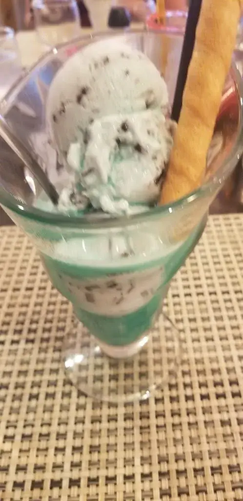 Pauline Christophe_L'Encierro_Grau-du-Roi_review