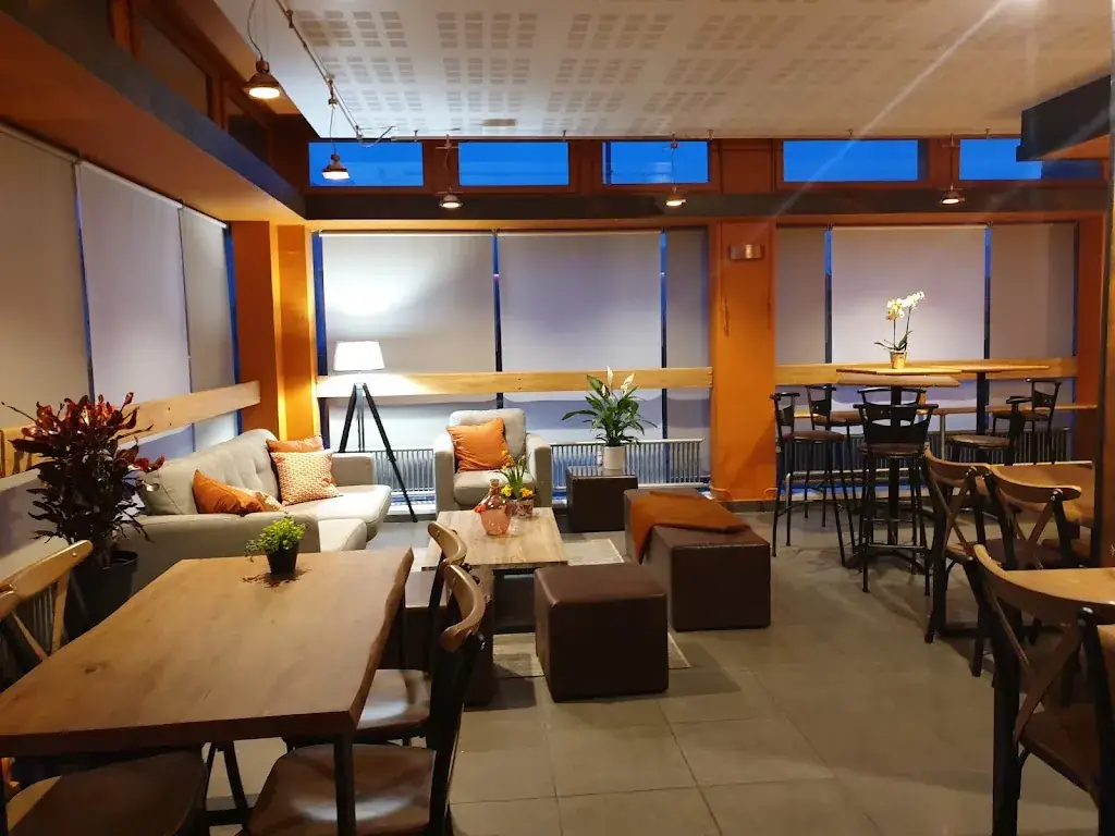 Bistrot des 2 ponts restaurant in Marnaz